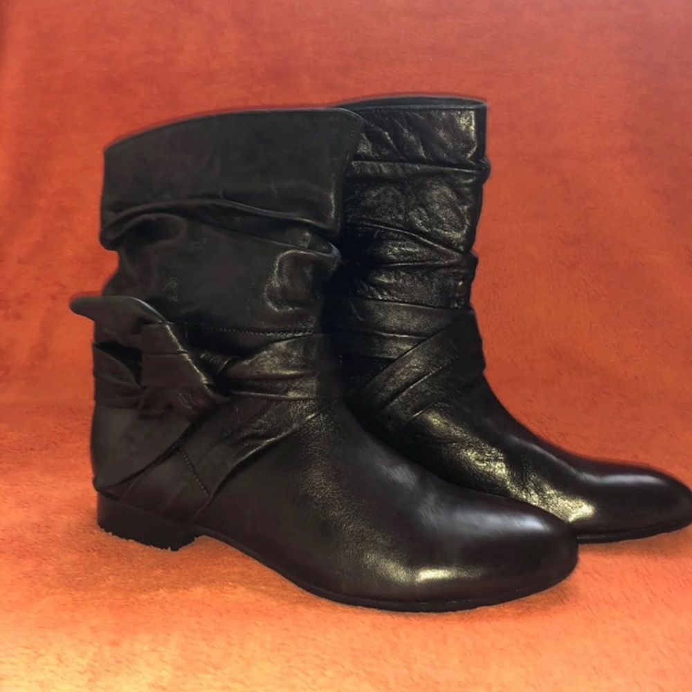 VINTAGE LEATHER BOOTIES